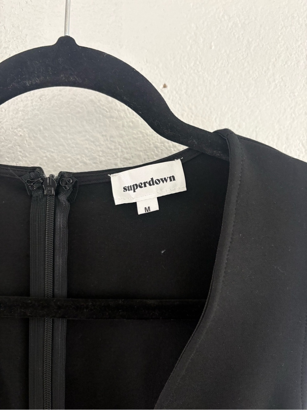 Superdown Letizia Newspaper Dress black sleeveless V-neck bodycon ruching side M - Picture 6 of 8